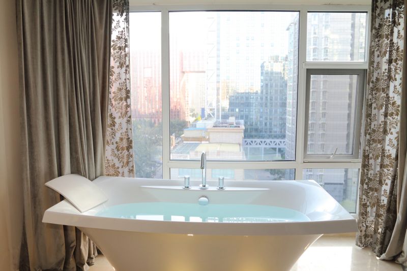 Luxury Soaking Bathtub